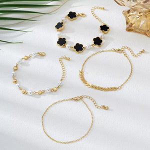 bracelet in gold featuring adjustable length and delicate fit