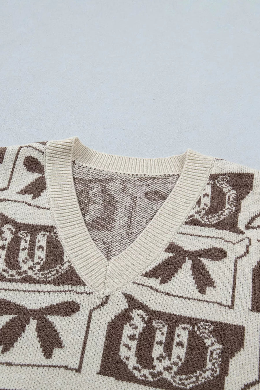 sweater vest in cream with sleeveless and hip-length
