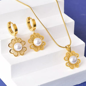 gold Jewelry Set with floral and N/A