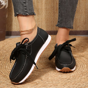 Leather Flat-Sole Round Toe Lace Up Sneakers in White with round toe
