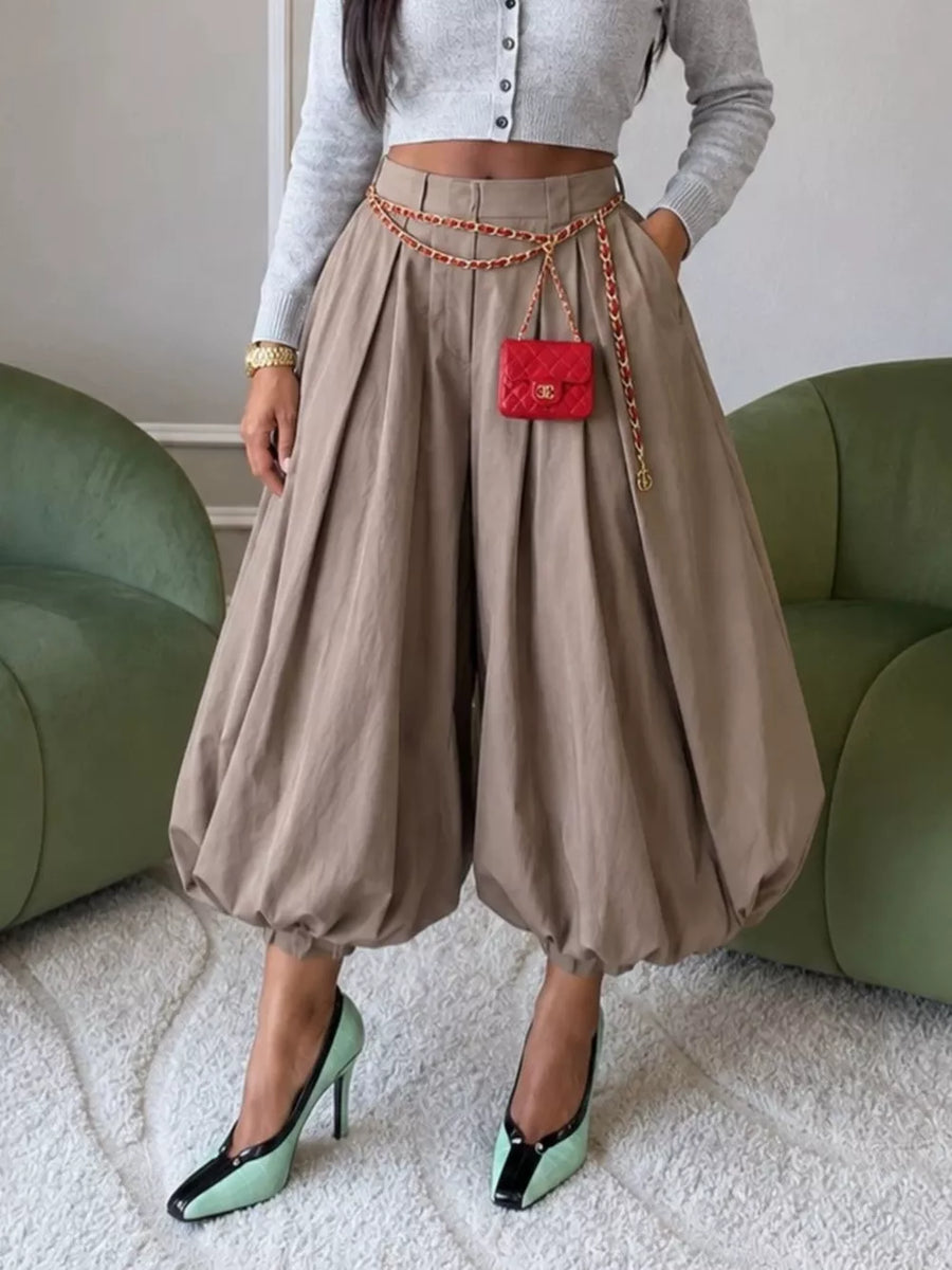 95%cotton,5%spandex Care instructions: Machine wash cold pants in Khaki with loose silhouette
