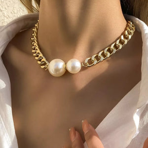 necklace in gold featuring gold-plated and fitted fit