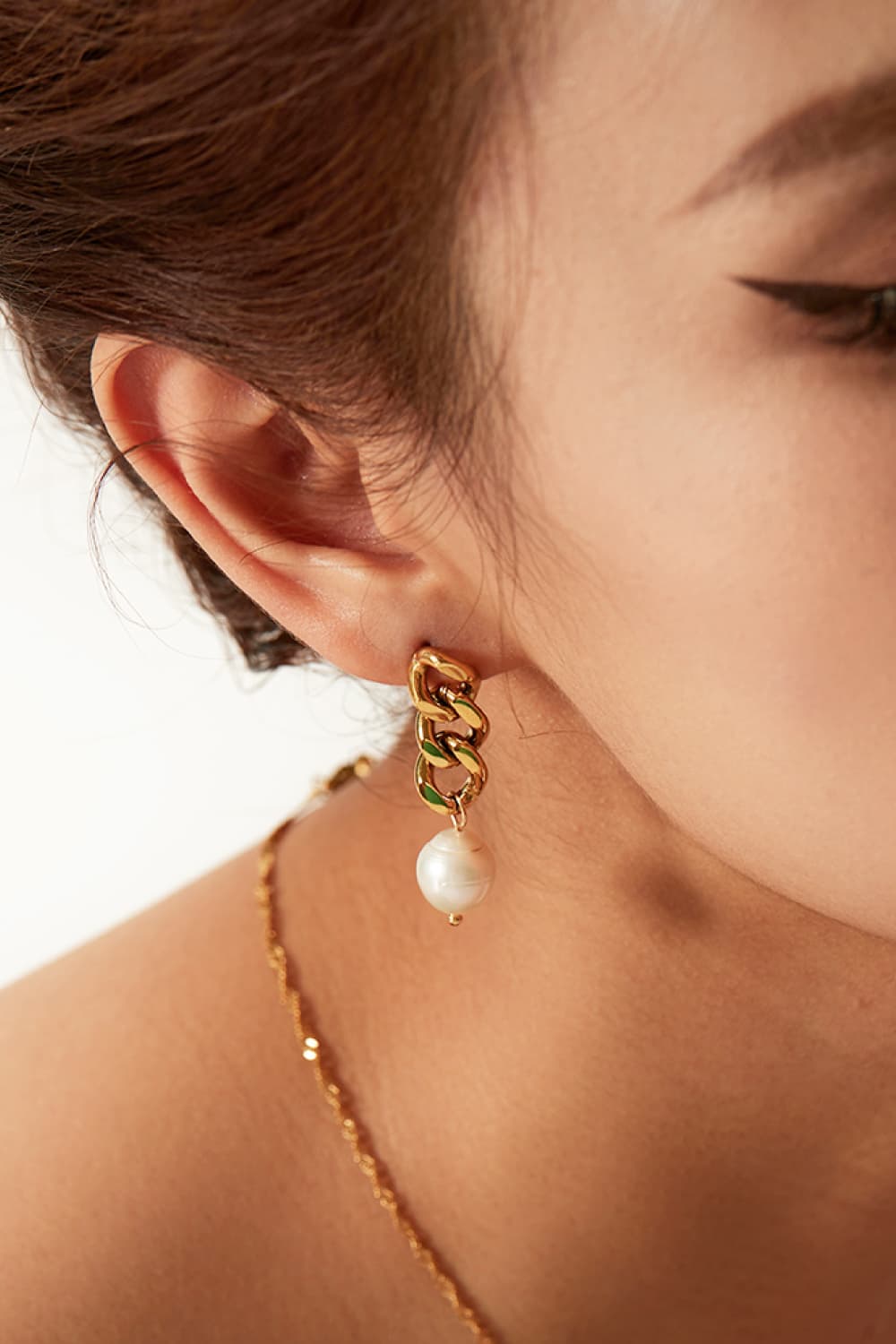 Gold chunky chain drop earrings with pearl detail