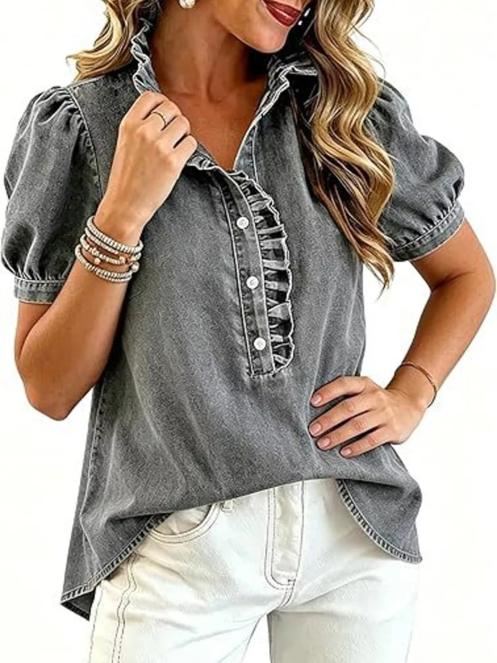 romantic blouse in Black with collared