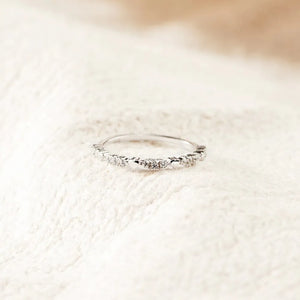 Silver band ring with alternating heart and zirconia details
