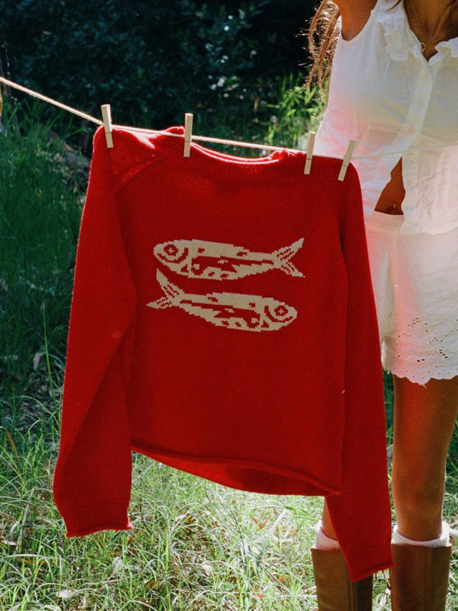 crewneck sweater in Green with fish and stretch