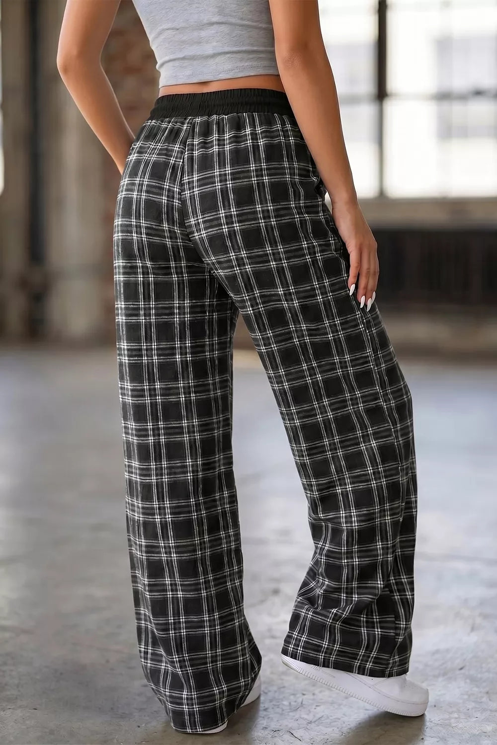 wide-leg pants in Black with plaid and drawstring waist