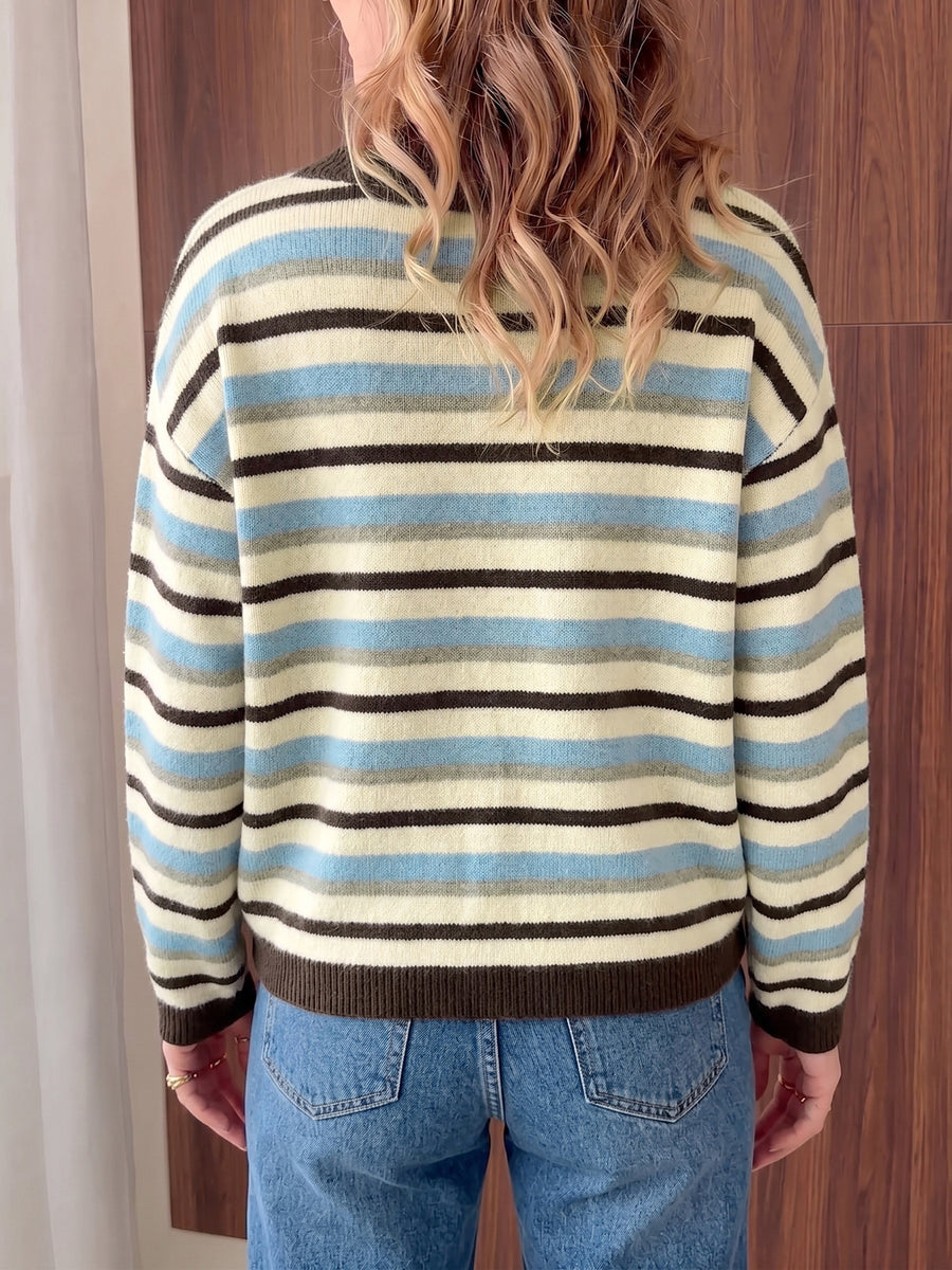 classic cardigan in light blue with crew neck