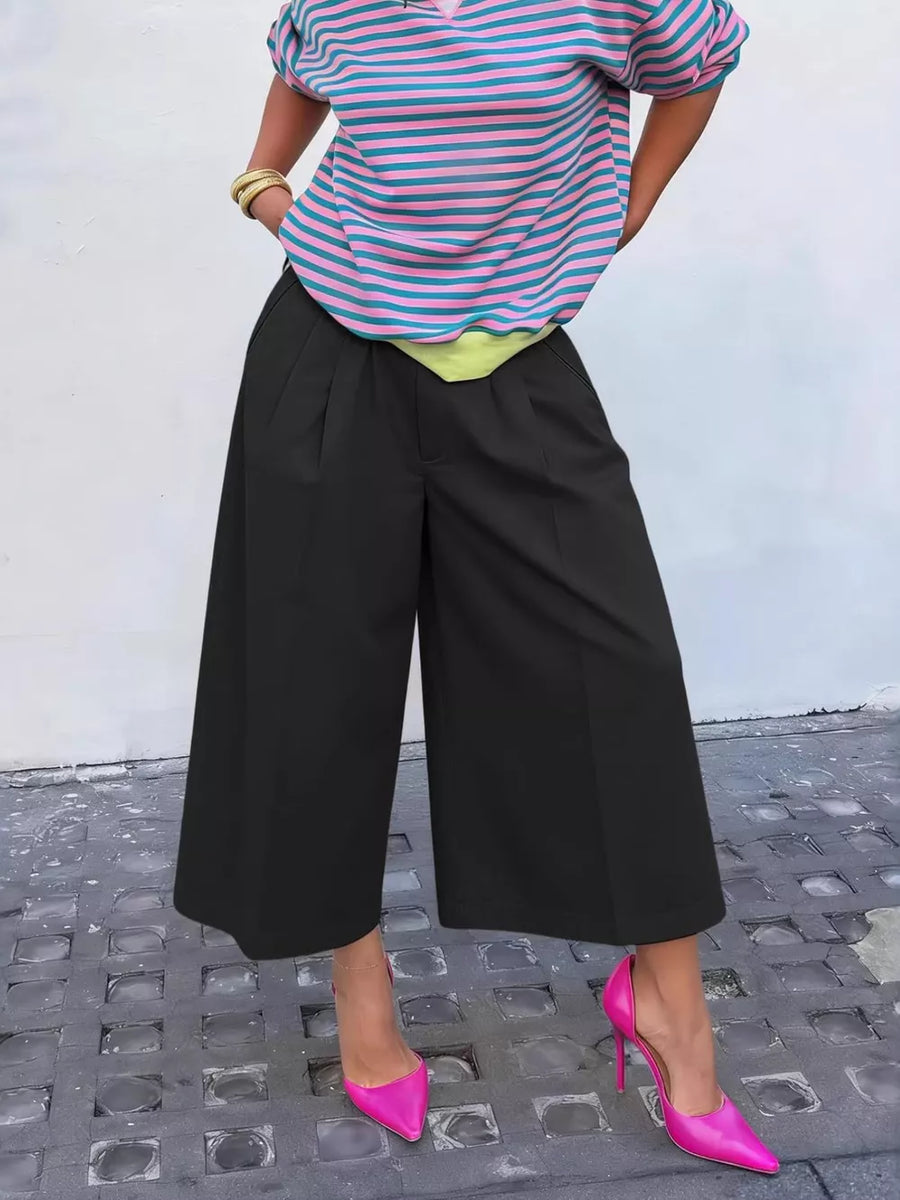 Wide-leg Cropped Pants in Black