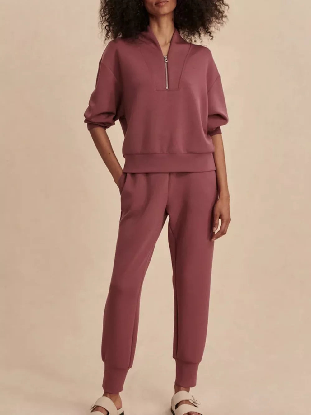 sweatshirt and wide-leg pants set in Black with zipper and full-length