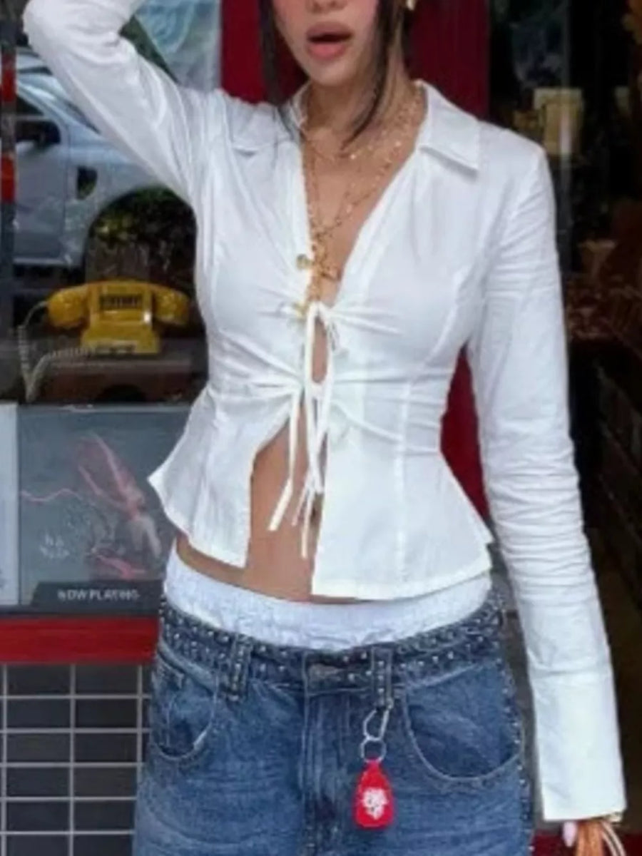 blouse in white featuring tied and slim fit