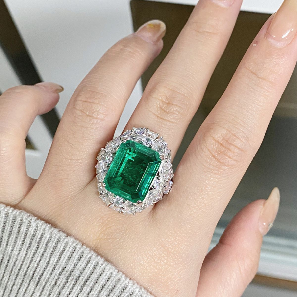 925 Sterling Silver Dark Green Zircon Ring in emerald green with emerald cut stone