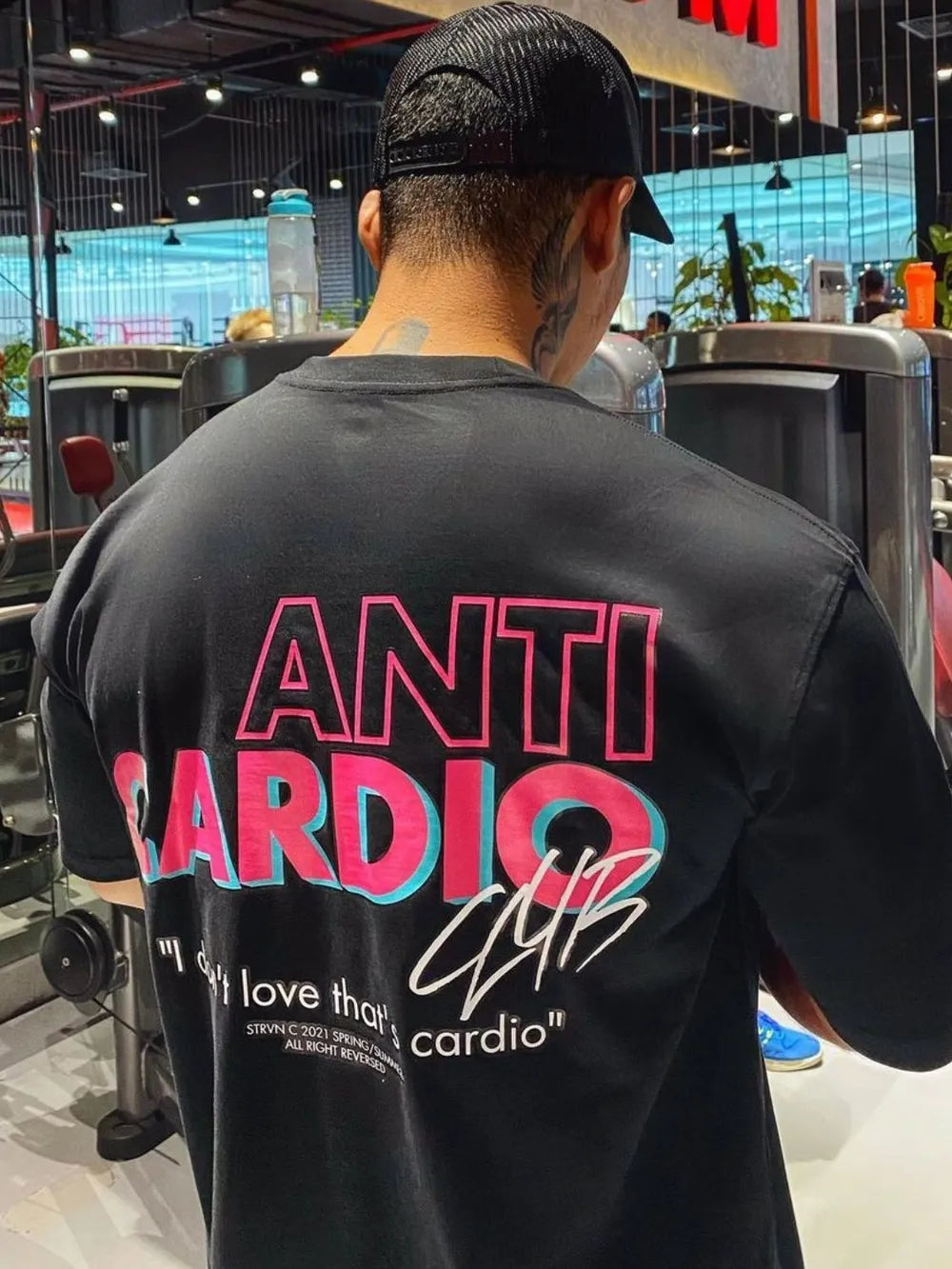 Black graphic t-shirt with "Anti Cardio Club" text and quote, crew neck, short sleeves.