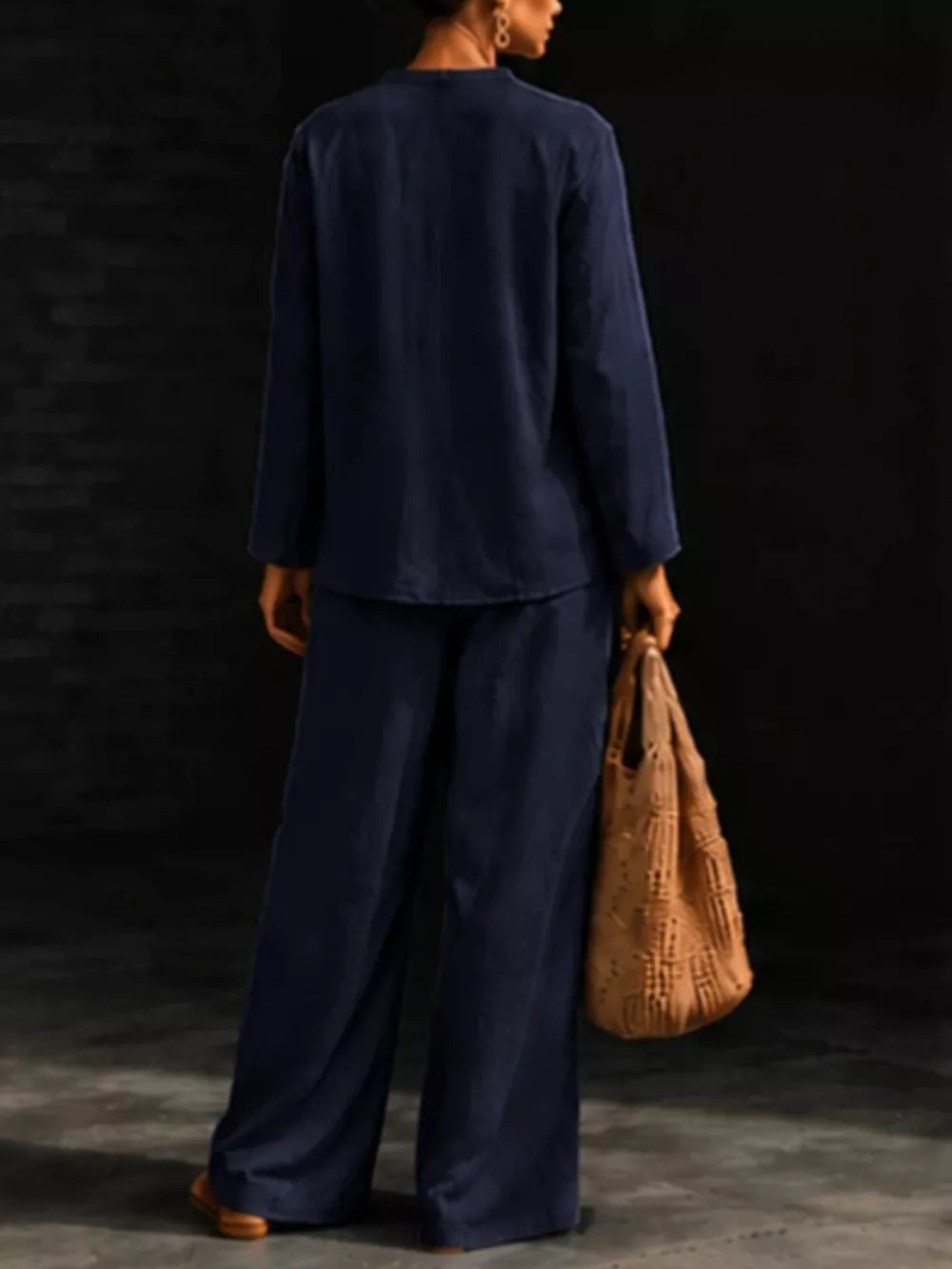 blouse in Khaki with notched and hip-length