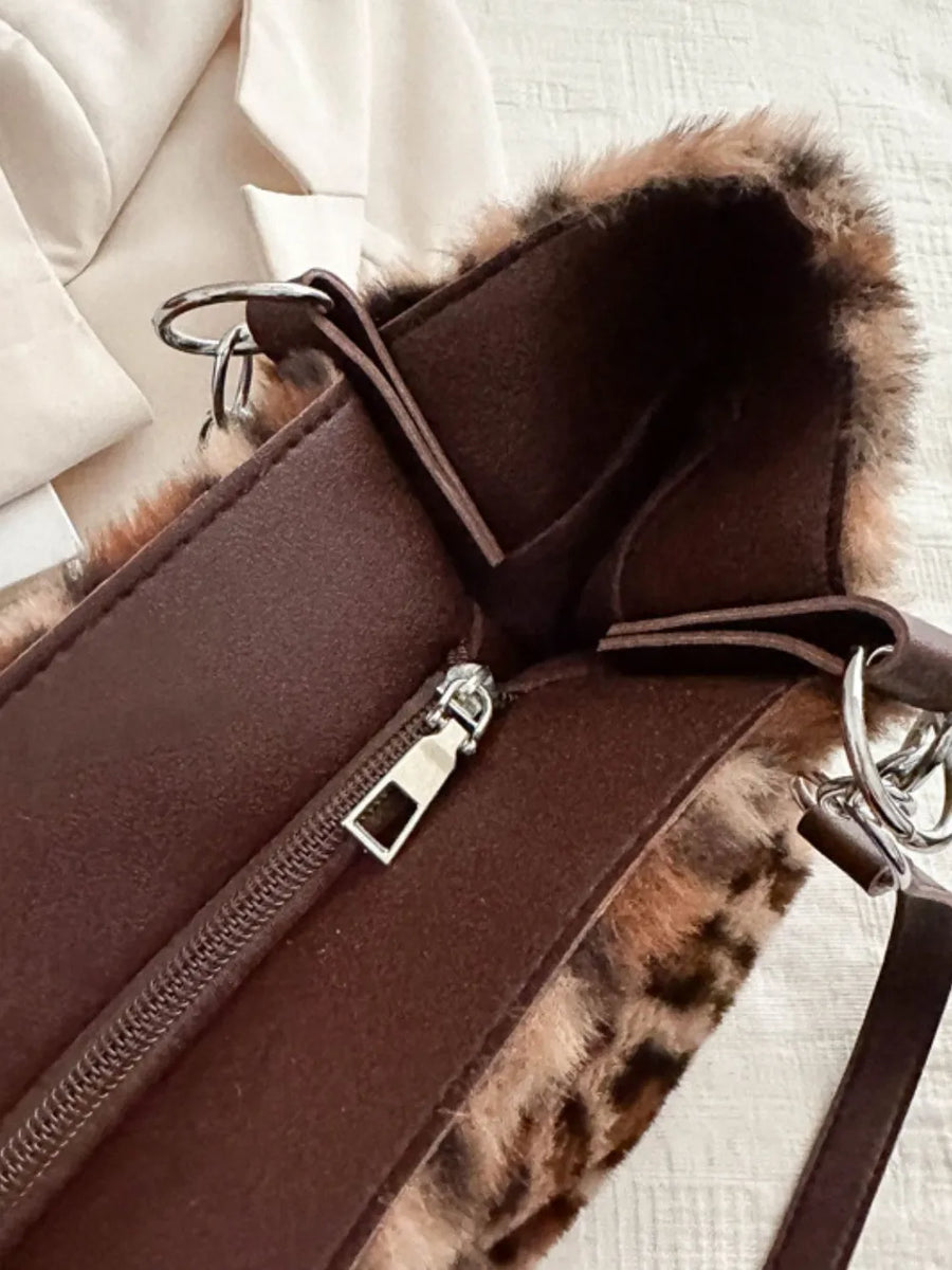 Leopard print tote bag with brown leatherette, faux fur trim, and chain handle detail.