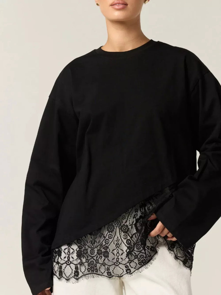 classic t-shirt in Black with crew neck