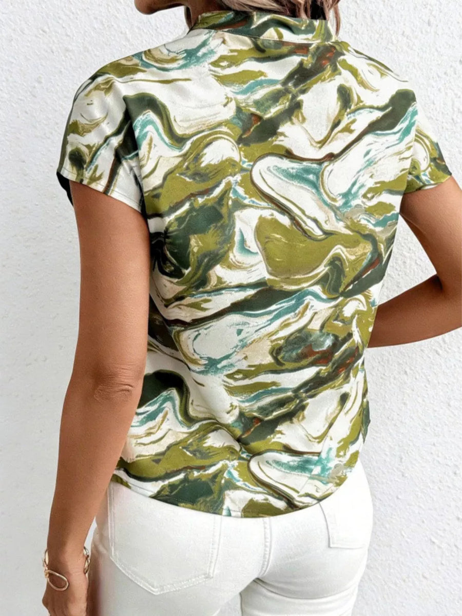 Chic V-neck shirt with abstract green and white marble print, short sleeves