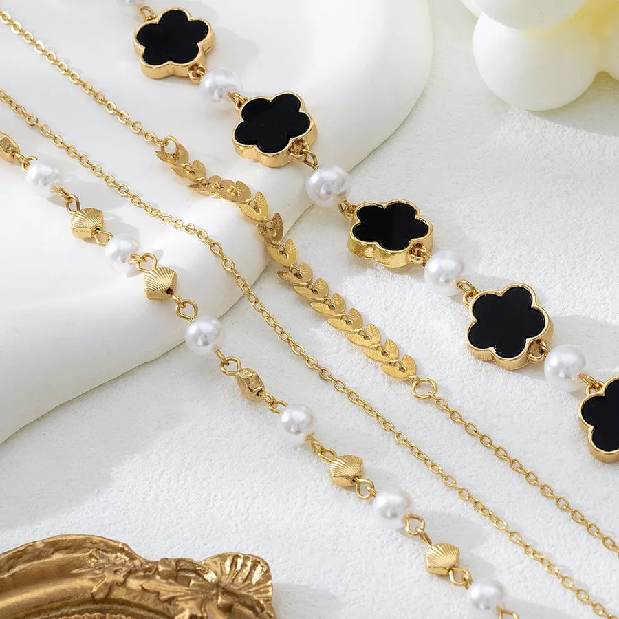 Synthetic Pearl,18K Gold-Plated,Alloy,Resin Care instructions: Avoid wearing dur bracelet in white with delicate silhouette