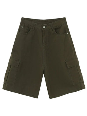 Army green baggy cargo bermuda shorts with buttoned fly and side pockets.