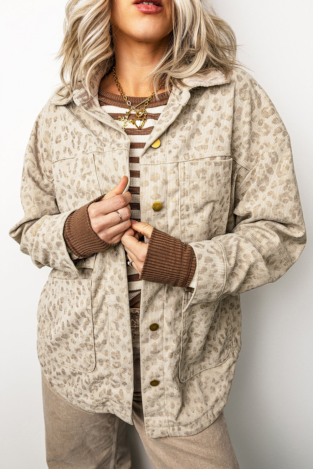 light beige jacket with pocketed and long sleeve