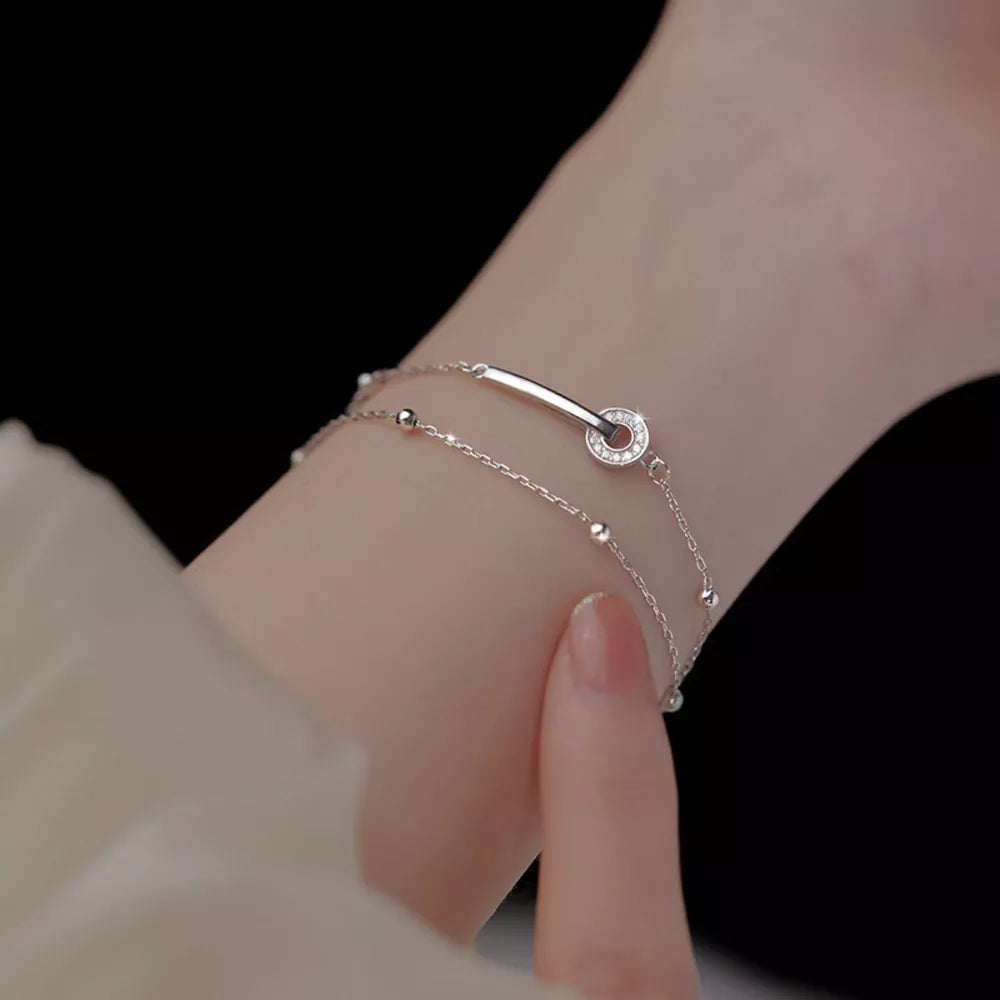 bracelet in silver featuring double layered and layered fit