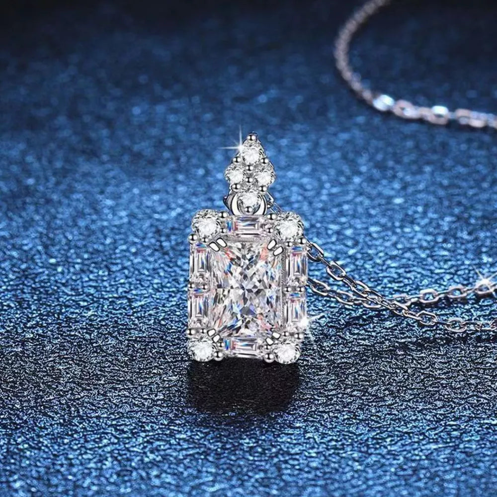 necklace in silver featuring moissanite stone and straight fit