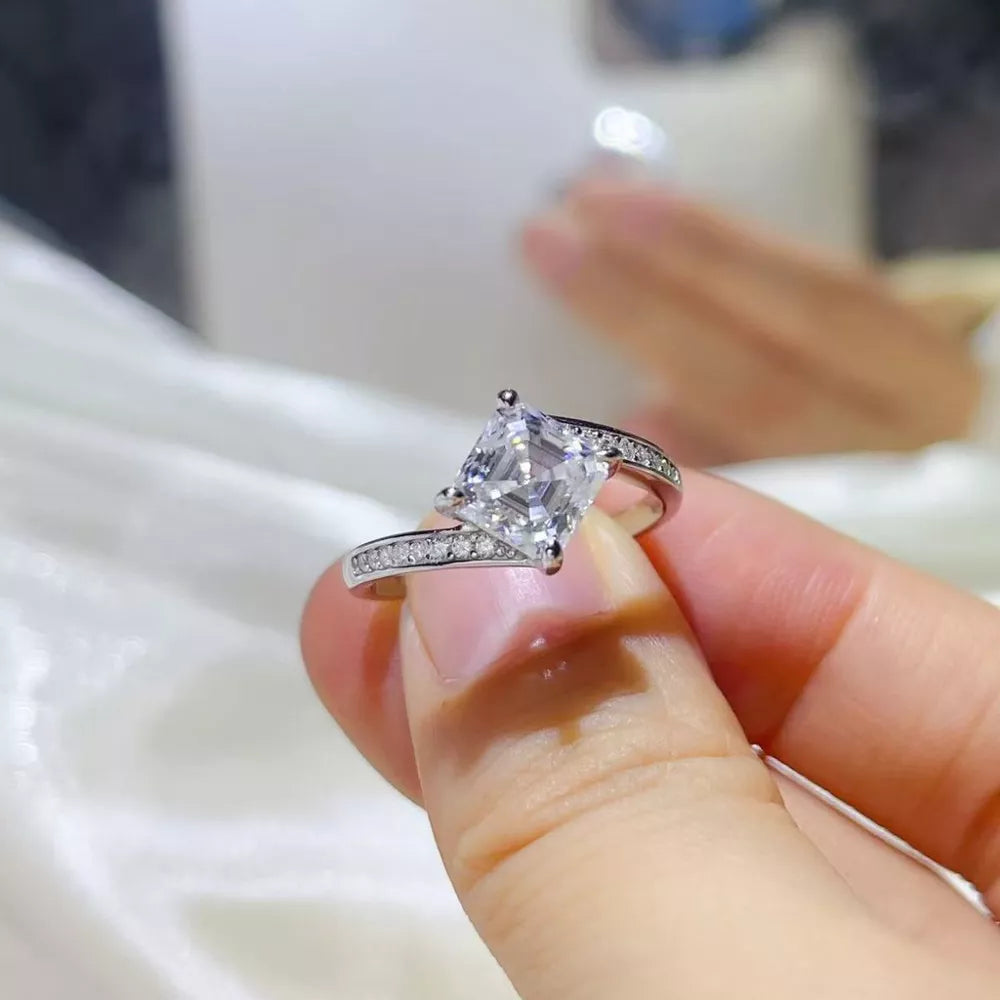 2 Carat Moissanite 925 Sterling Silver Ring in this colorway