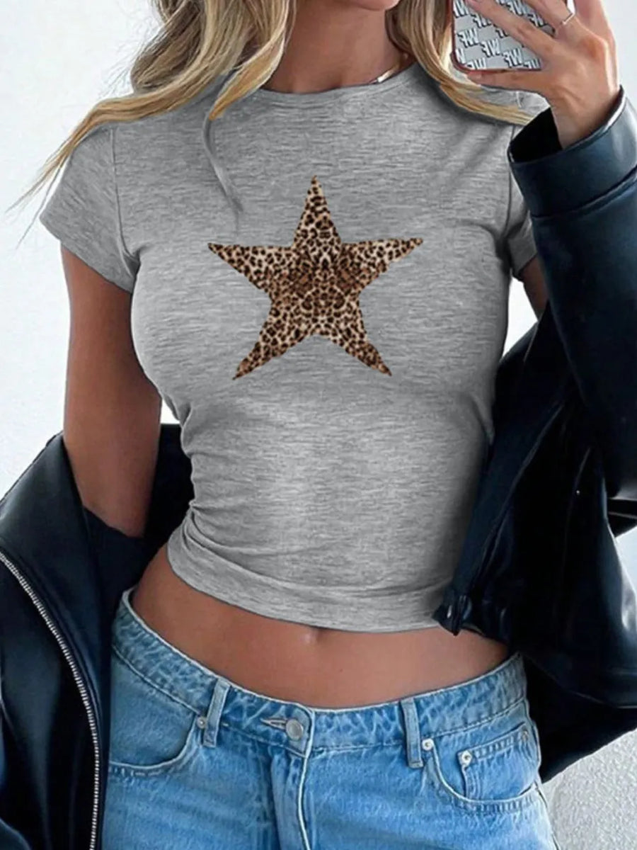 Gray fitted tee with leopard star graphic and crew neck.