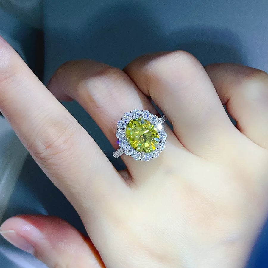 925 sterling silver,Moissanite Carat weight: 5ct Care instructions: Avoid wearin ring in silver with round silhouette