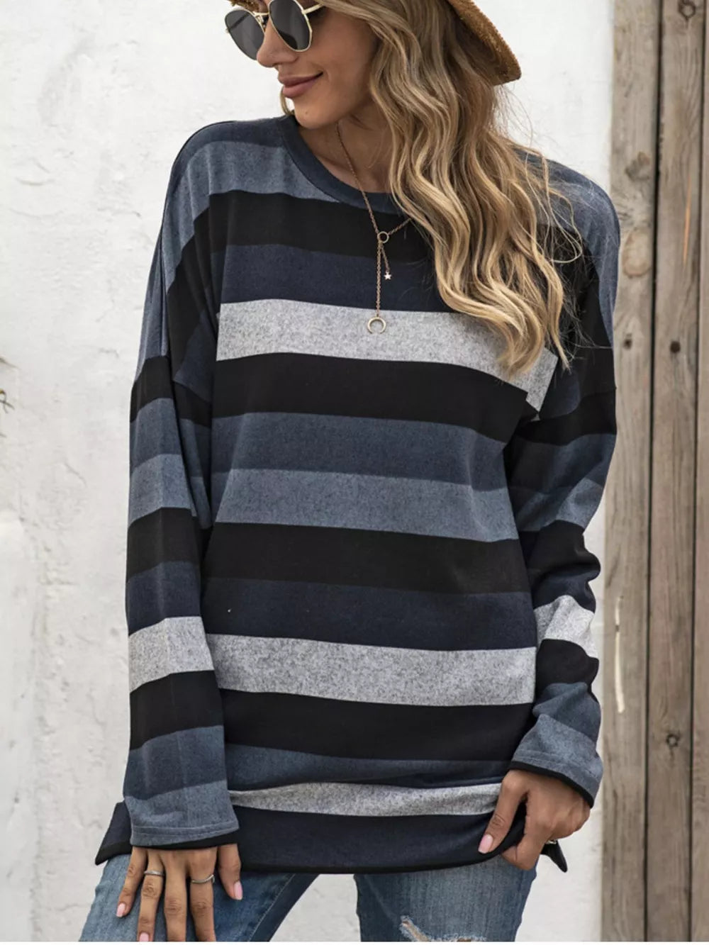 t-shirt in Dark Gray with striped and slit