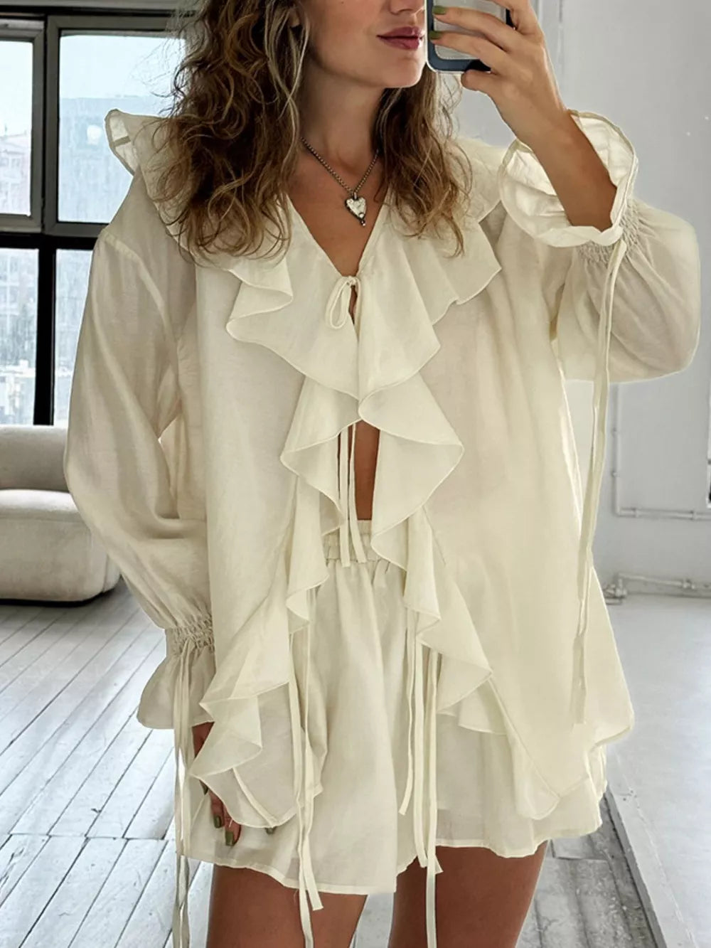 romantic blouse in Beige with v-neck