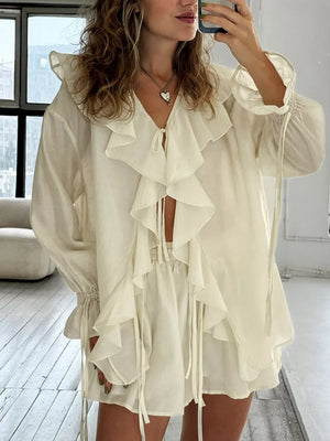 romantic blouse in Beige with v-neck