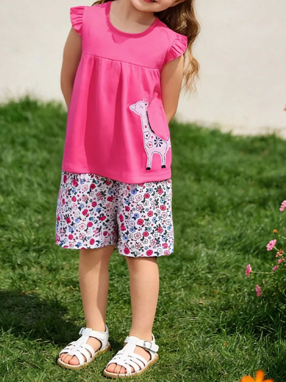 Giraffe applique ruffle sleeve pink top with floral print shorts for toddlers.