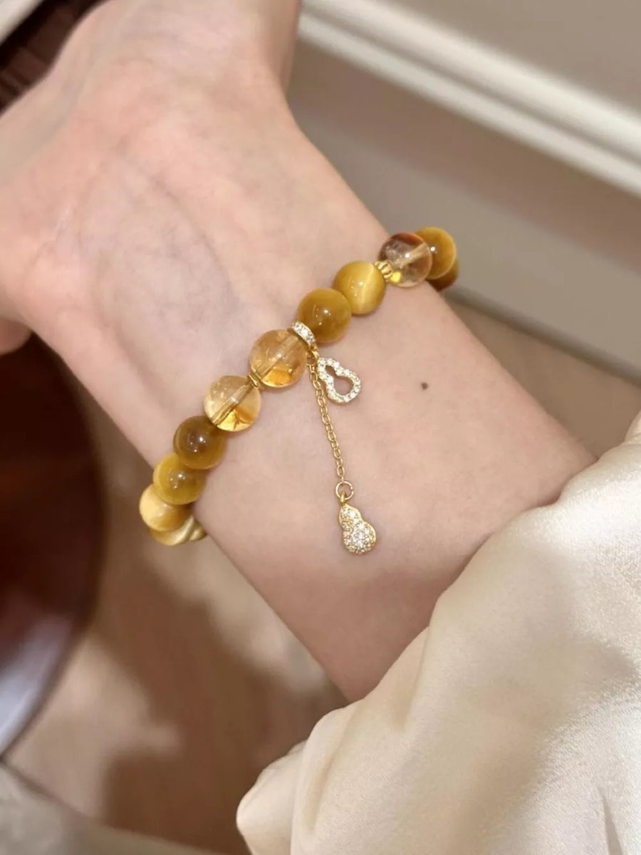 Tiger' bracelet in gold with fitted silhouette