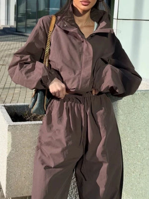 athleisure matching set in Green with mock neck