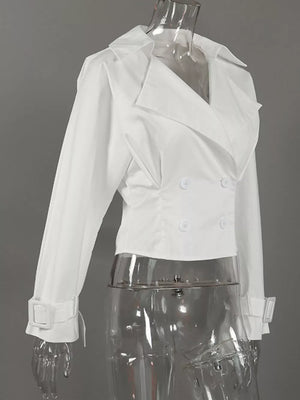 White fitted blazer with notch lapel