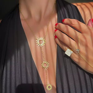 Gold necklace with collarbone length and clasp