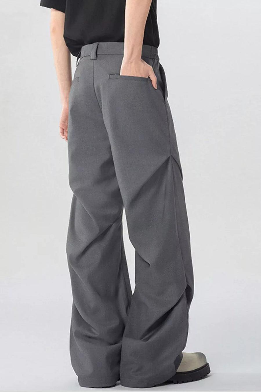 Gray men's wide-leg sweatpants with pockets and a relaxed fit.