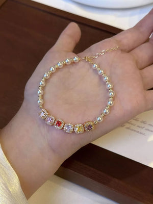 bracelet in gold featuring adjustable and fitted fit