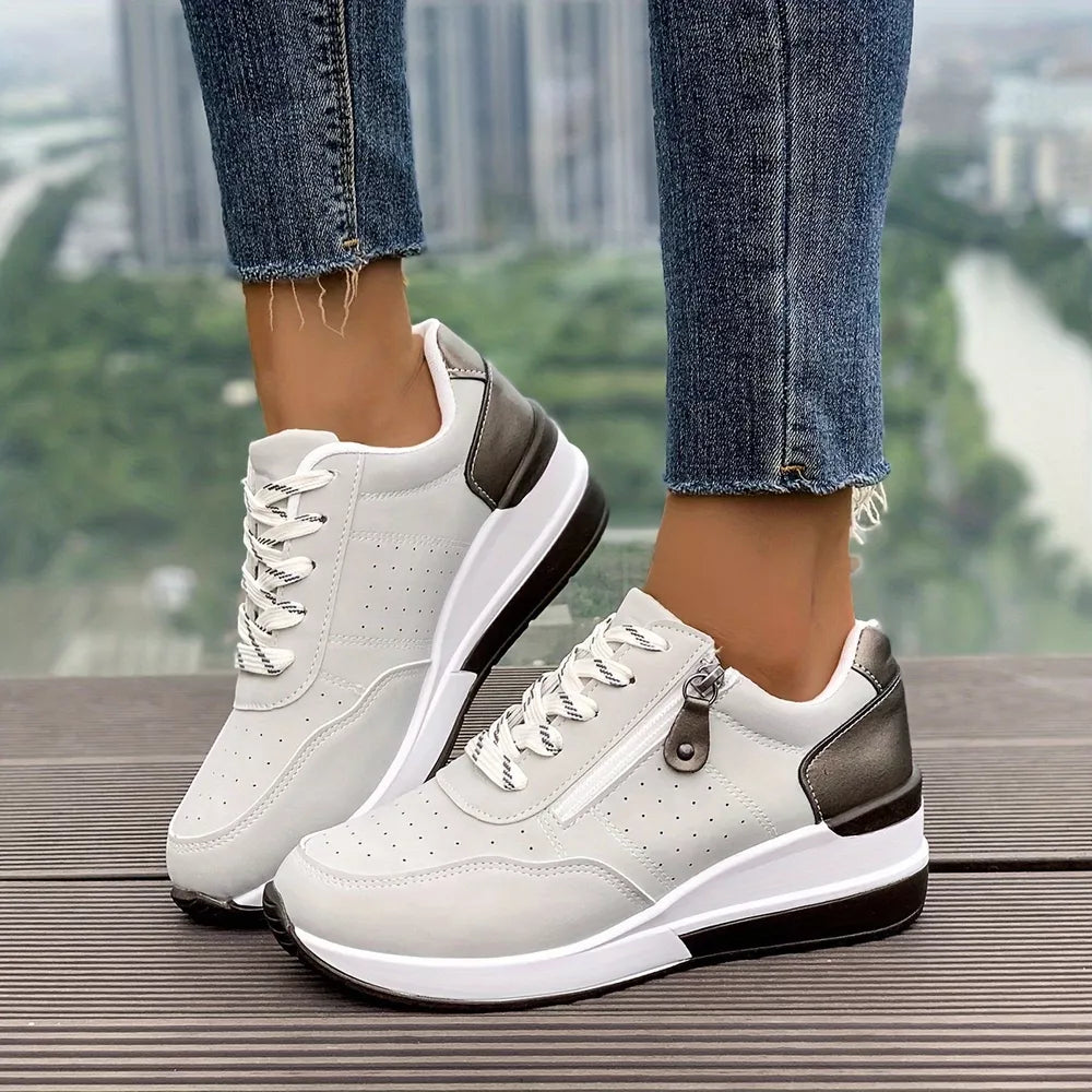 sneakers in white with round toe and not applicable