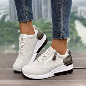 sneakers in white with round toe and not applicable