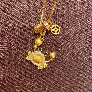necklace in gold featuring pendant and pendant fit