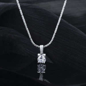 925 Sterling Silver Zircon Pendant Necklace in silver with pendant