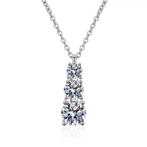 necklace in light blue with pendant and choker