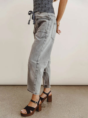 95%cotton,5%spandex Care instructions: Machine wash cold jeans in Blue with wide-leg silhouette