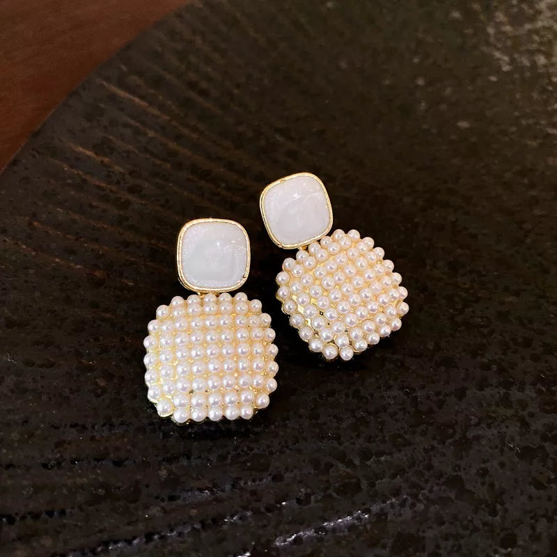 earrings in gold with figurative and angel motif