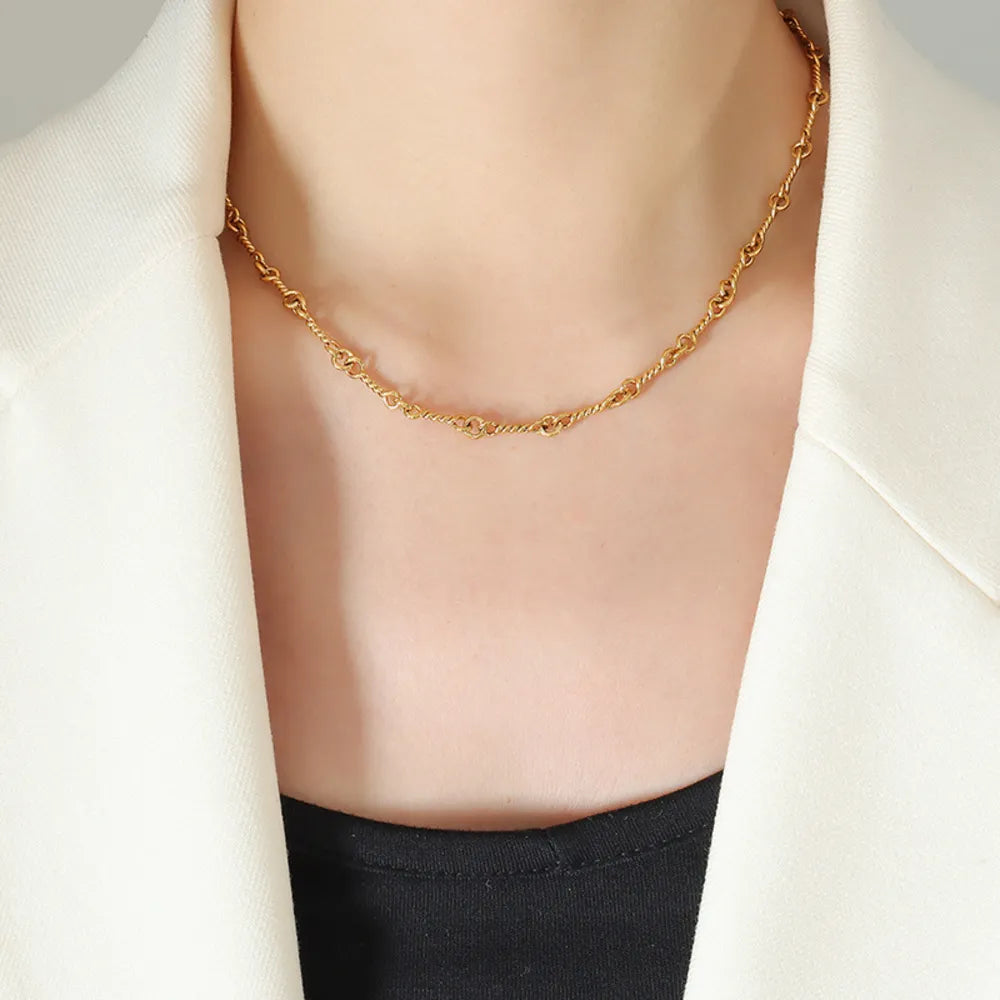 Gold twisted rope detail chain necklace with interlocking links.