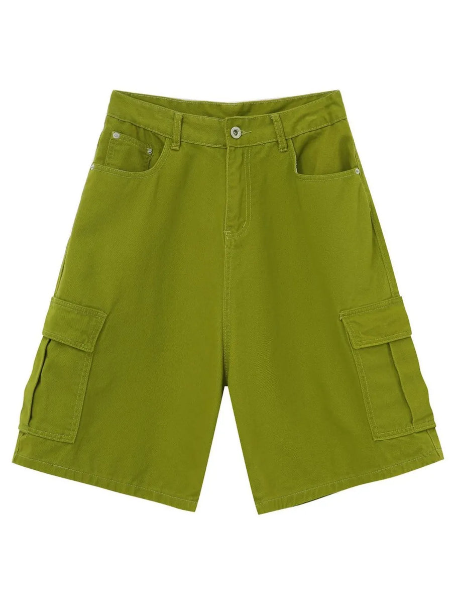Matcha green baggy cargo bermuda shorts with button closure and flap pockets.