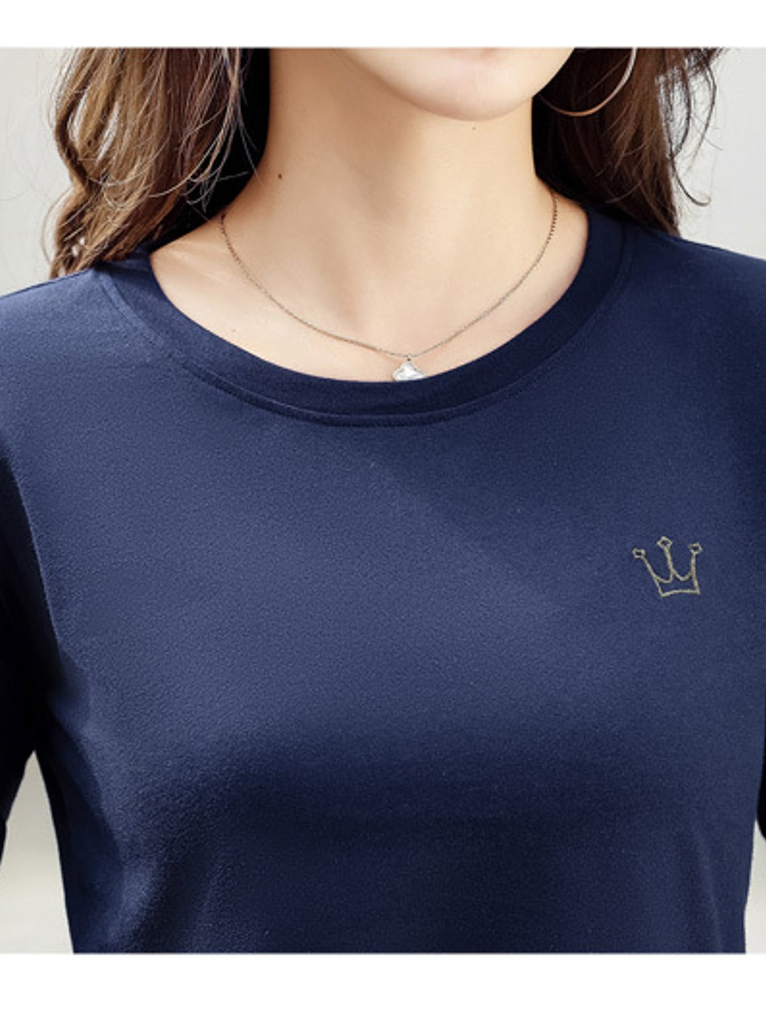 t-shirt in Pink with embroidered and hip-length
