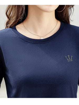 t-shirt in Pink with embroidered and hip-length